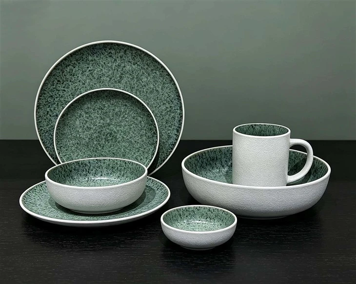 Stoneware tableware set 2